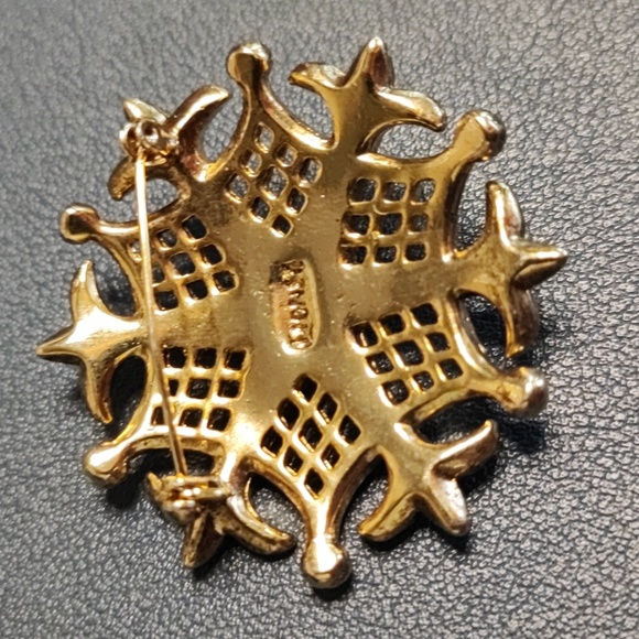 Monet Heavy Electroplate Signed Snowflake Unisex Vintage Rhinestone Brooch Pin - Picture 9 of 11